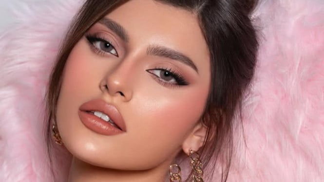 Ilustrasi Blush Stacking untuk Tampilan Segar dan Flawaless, Apa Itu Blush Stacking?, Tutorial Blush Stacking, ilustrasi pakai blush on, Tips Memadukan Warna Blush Sesuai Warna Kulit