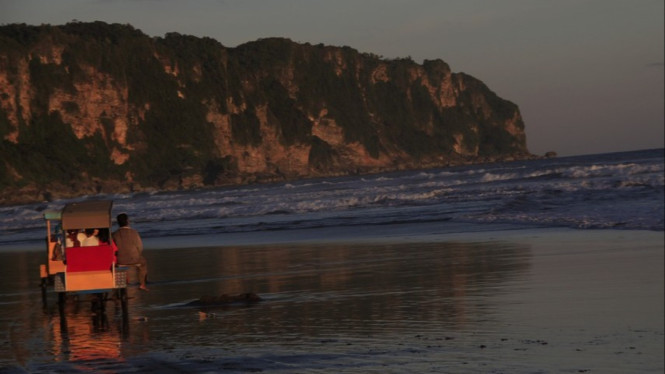 Pantai Parangtritis Yogyakarta, Legenda Nyi Roro Kidul dan Misteri Pelabuhan Ratu, Penjelasan Ilmiah di Balik Suara Ombak, Daya Tarik Wisata Pelabuhan Ratu, Tips Berkunjung ke Pelabuhan Ratu