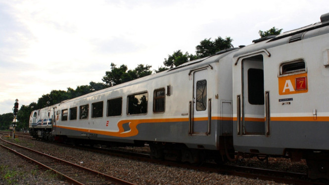 Ilustrasi kereta api, Rute dan Jadwal Kereta Blambangan Ekspres, Perjalanan Feri dari Banyuwangi ke Bali, Fasilitas dan Kenyamanan Kereta Blambangan Ekspres, Tips Perjalanan Hemat Waktu dan Biaya, Destinasi Menarik di Sekitar Gilimanuk dan Denpasar