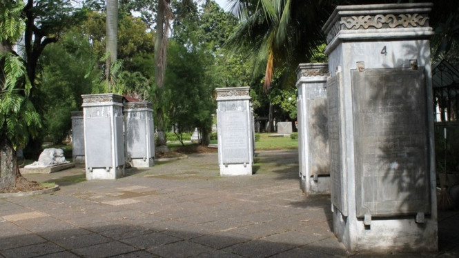 Museum Prasasti, Sejarah Museum Taman Prasasti, Koleksi Nisan dan Kisah Tokoh Penting, Museum Prasasti, Misteri Makam Kapitan Jas, Keunikan dan Daya Tarik Wisata, Tips untuk Wisatawan