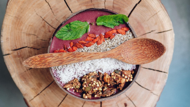 Ilustrasi smoothie bowl, Resep Salad Sayuran yang Sehat dan Lezat, Resep Smoothie Bowl yang Menggugah Selera, Tips Membuat Salad dan Smoothie Bowl yang Menarik, Strategi Menjual Salad dan Smoothie Bowl, Peluang Bisnis dan Target Pasar, Tips Operasional untuk Bisnis