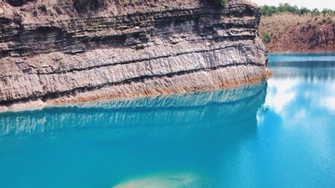 Danau Biru Pengaron, 1. Pasar Terapung Siring, 2. Menara Pandang Banjarmasin, 3. Danau Biru Pengaron, 4. Pulau Kembang, 5. Waterboom Pesona Modern