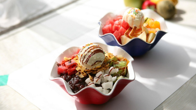Ilustrasi ice cream, 1. Sour Sally: Promo Spesial Ulang Tahun ke-17, 2. Leechadol Korean BBQ: Diskon Anniversary untuk Pesta Keluarga, 3. Chanba Private Room Japanese Grill: Diskon untuk Menu Baru, 4. Emao’s Tasikmalaya: Paket Ayam Hemat, 5. SUKIHOT Steamboat: Paket Home Service dengan Bonus, 6. Shopfoodmax: Diskon Camilan Lokal