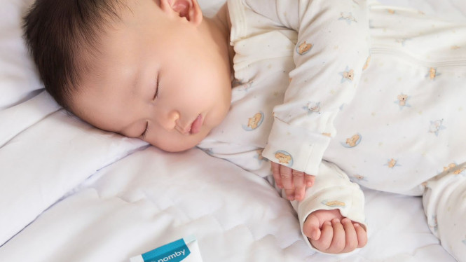 Ilustrasi bayi tidur, 1. Pijatan Setelah Mandi, 2. Sentuhan Lembut di Perut, 3. Gerakan “I Love You” di Dada dan Perut, 4. Pijatan Punggung Menjelang Tidur, 5. Belaian Kepala dan Wajah