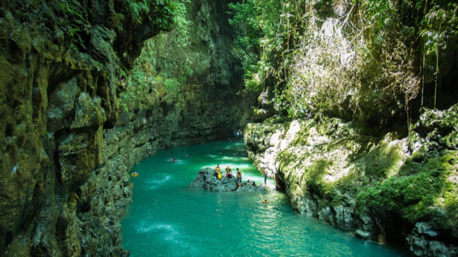 Green Canyon Pangandaran, Asal Nama Cukang Taneuh dan Sejarah Penamaan Green Canyon, Keajaiban Alam Berusia Jutaan Tahun, Petualangan Seru di Green Canyon, Pemandian Putri dan Mitos Awet Muda, Tips Berkunjung ke Green Canyon