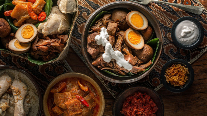 Gudeg, Sejarah dan Filosofi Gudeg dengan Sambal Goreng Krecek, Mengapa Sambal Goreng Krecek Sulit Digantikan?, Bisakah Sambal Goreng Krecek Diganti?, Eksplorasi Kuliner Modern dan Inovasi