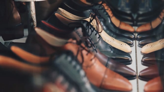 Ilustrasi sepatu kulit, Penggunaan Bahan Kulit di Industri Fashion, Tren Bahan Kulit di 2025, Kelebihan Bahan Kulit, Permintaan Bahan Kulit Meningkat