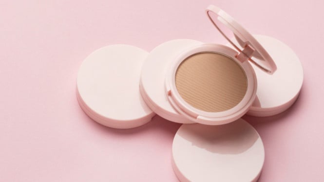 Ilustrasi bedak foundation, 1. SK-II Atmosphere CC Cream: Lebih dari Sekadar Cushion, 2. Sulwhasoo Perfecting Cushion: Sentuhan Kemewahan Ginseng, 3. Dior Diorskin Forever Perfect Cushion: Elegan dan Tahan Lama, 4. Laneige Neo Cushion Matte: Inovasi Ringan untuk Kulit Berminyak hingga Kombinasi, 5. Nars Natural Radiant Longwear Cushion Foundation: Kesempurnaan Tanpa Kompromi