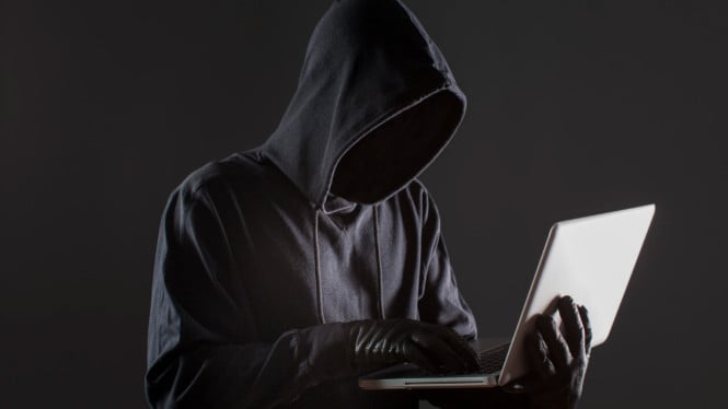 Ilustrasi data dihack, Dampak pada Hubungan Pribadi, Pengaruh pada Karier, Gangguan Kesehatan Mental, Solusi mengatasi masalah kejahatan Siber