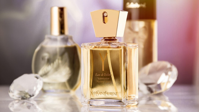 Ilustrasi parfum, Mengenal Parfum Fruity: Kesegaran yang Memikat, Parfum Woody: Keanggunan yang Abadi, Memilih Aroma yang Tepat untuk Kesan Elegan, Kombinasi Fruity dan Woody: Tren Modern, Faktor yang Mempengaruhi Pemilihan Parfum