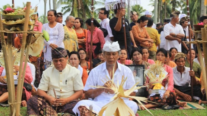 Tradisi Ngaben, Makna Spiritual Ngaben dalam Budaya Bali, Pengaruh Status Sosial terhadap Pelaksanaan Ngaben, Bujet Ngaben: Dari Sederhana hingga Megah, Prosesi dan Ritual Ngaben, Variasi Ngaben Berdasarkan Kondisi Almarhum