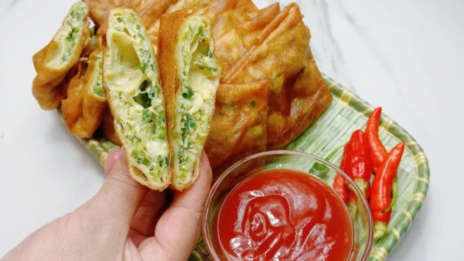 martabak telur mini, Bahan-Bahan yang Dibutuhkan, Langkah-Langkah Pembuatan, Tips untuk Hasil Terbaik, Penyajian yang Menggugah Selera, Variasi Resep untuk Selera Berbeda