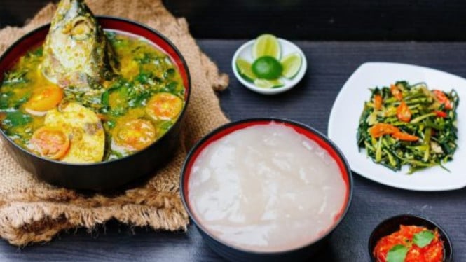 Ilustrasi Makanan Khas Timur, 1. Papeda, 2. Ikan Kuah Kuning, 3. Colo-Colo, 4. Ubi Nuabosi, 5. Ayam Taliwang, 6. Se’i Daging Sapi , 7. Gohu Ikan, 8. Kue Sagu , 9. Sambal Lu’at, 10. Ikan Bakar Rica-Rica