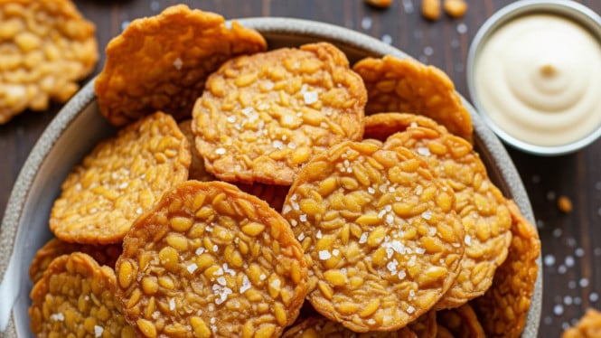 Keripik Tempe, 1. Keripik Tempe: Ikon Kuliner dari Kampung Sanan, 2. Pia Cap Mangkok: Legenda Kue Kering Peninggalan Leluhur, 3. Keripik Buah: Inovasi Pemanfaatan Hasil Bumi Lokal, 4. Malang Strudel: Pastry Kekinian Berisi Apel Lokal, 5. Jenang Apel: Manisan Unik Penuh Serat