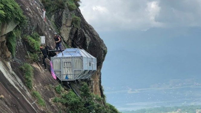 Skylodge Padjajaran Anyar Purwakarta, Sejarah dan Konsep Inovatif Skylodge Padjajaran Anyar, Petualangan Menuju Kamar di Tebing, Fasilitas Mewah di Ketinggian, Harga dan Popularitas, Warisan Skylodge dan Alternatif Petualangan