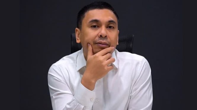 Raditya Dika, 1. Membeli Barang untuk Diri Sendiri, 2. Berinvestasi Sejak Dini, 3. Menjaga Rasio Uang Masuk dan Keluar, 4. Konsisten Hidup Sederhana, 5. Menghindari Utang yang Tidak Produktif