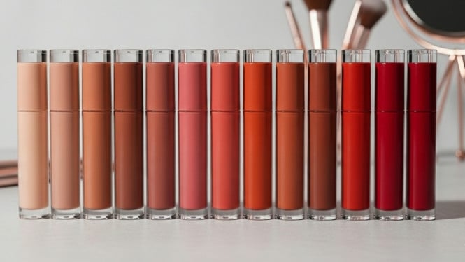 Ilustrasi Lip Cream, 1. Make Over Powerstay Transferproof Matte Lip Cream, 2. Hanasui Mattedorable Lip Cream, 3. Wardah Colorfit Last All Day Lip Paint, 4. Maybelline Superstay Matte Ink, 5. ESQA Matte Lip Liquid