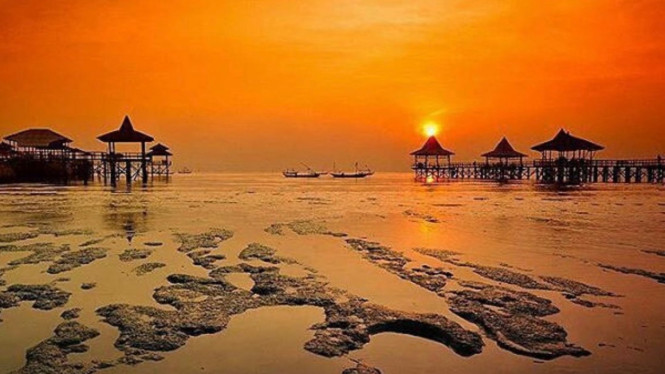 Pantai Kenjeran, Surabaya.