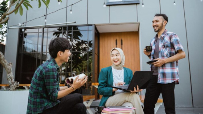 Ilustrasi Gen Z, 1. Ethical Hacker, 2. Pet Therapist, 3. Tiny House Builder dan Minimalist Lifestyle Consultant, 4. Experience Curator, 5.  Sustainability Specialist