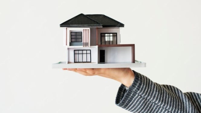 Ilustrasi Rumah (Properti), 1. Biaya Notaris dan AJB, 2. Pajak Pembelian (BPHTB), 3. Biaya Provisi dan Administrasi KPR, 4. Asuransi Jiwa dan Kebakaran, 5. Biaya Renovasi dan Perbaikan Awal, 6. Biaya Lingkungan dan Perawatan