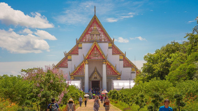 Kuil di Thailand, 1. Panama: Juara Global dalam Kerja dan Kualitas Hidup, 2. Kolombia: Keramahan dan Keuangan Pribadi yang Unggul, 3. Meksiko: Budaya Paling Ramah di Dunia, 4. Thailand: Peringkat Kedua dalam Kebahagiaan Keseluruhan, 5. Vietnam: Terbaik dalam Indeks Keuangan Pribadi