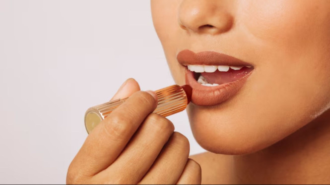 Ilustrasi Lipstik Cokelat