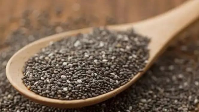 Ilustrasi Chia Seeds, 1. Hidrasi Kulit dari Dalam, 2. Perlindungan Harian dari Stres dan Polusi, 3. Sebagai Masker Alami, 4. Menenangkan Kulit, 5. Menjaga Elastisitas dan Kekenyalan Kulit