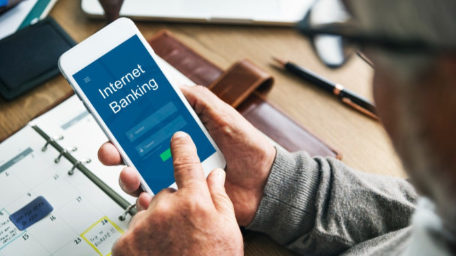 Ilustrasi internet banking, 1. Mencegah Denda dan Bunga Keterlambatan, 2. Menjaga Disiplin Keuangan, 3. Menghemat Waktu dan Energi, 4. Mengurangi Stres Finansial, 5. Membantu Mengontrol Pengeluaran Rutin