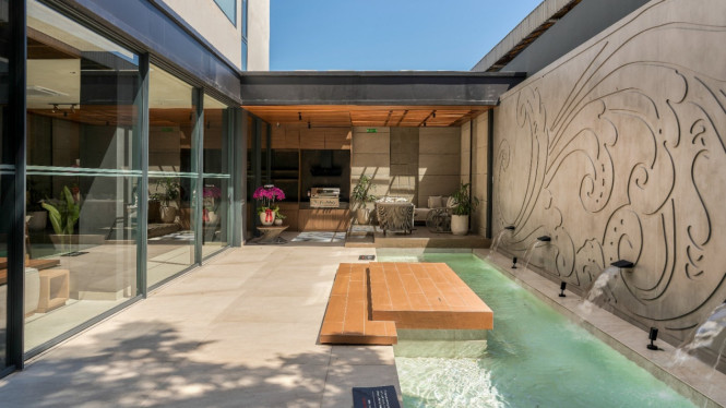 QUADRA Gallery Signature, 1. Fasad Bernuansa Cahaya dan Bayangan, 2. Museum Mini di Rumah: Cerita di Balik Material, 3. Dapur Modern Minimalis dengan Sentuhan Teknologi, 4. Kamar Mandi Ala Hotel Bintang Enam, 5. Harmoni Alam dan Budaya Bali