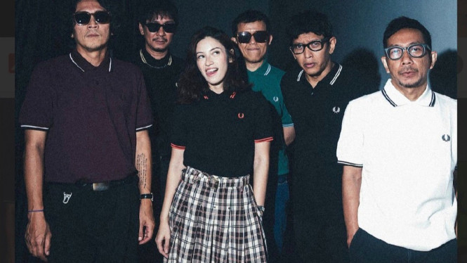 Inspirasi Gaya Para Musisi di Fred Perry Match Fit Night 2025, 1. The SIGIT. untuk Rock Heritage Look, 2. Goodnight Electric yang Nostalgia Futuristik, 3. Avhath untuk Estetika Hardcore yang Intens, 4. Ali yang Funk Global dengan Sentuhan Multikultural, 5. Patras yang Psychedelic Casual yang Hangat