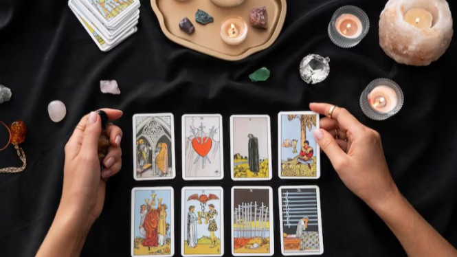 Ilustrasi tarot reader