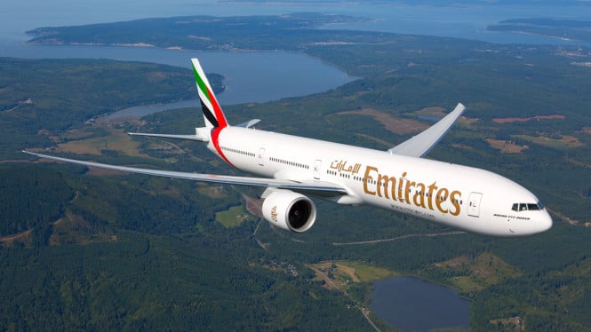 Maskapai Emirates, 1. Garuda Indonesia, 2. Singapore Airlines, 3. Cathay Pacific, 4. Emirates, 5. AirAsia