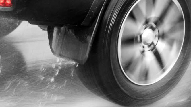 Cuaca ekstrem, waspada potensi aquaplaning