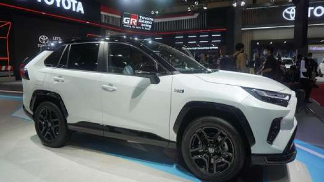 Mengenal Lebih Dekat Toyota RAV4 GR Sport PHEV Mengenal Lebih Dekat Toyota RAV4 GR Sport PHEV