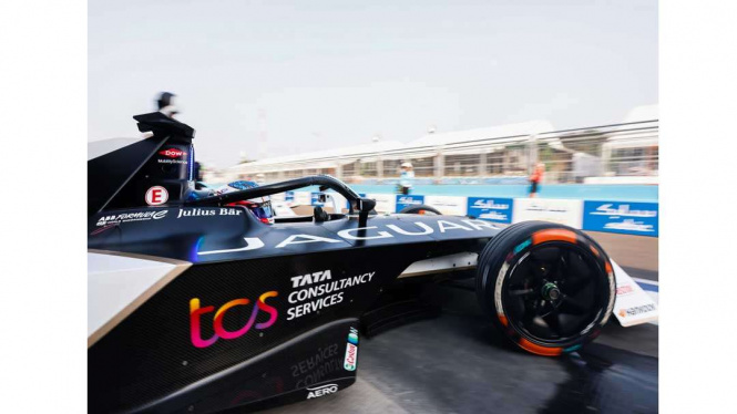 Castrol Pamer Oli Transmisi Mobil Listrik di Formula E Jakarta Castrol Pamer Oli Transmisi Mobil Listrik di Formula E Jakarta