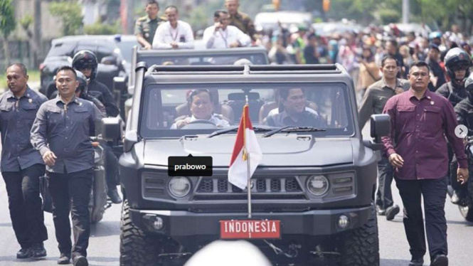 Jokowi disupiri Prabowo