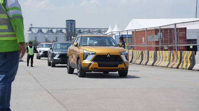 Ekspor Mitsubishi XForce Ekspor Mitsubishi XForce