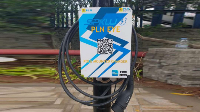 SPKLU di tiang listrik