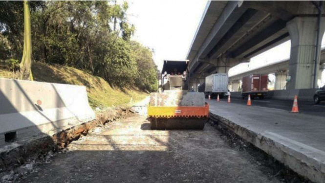 Perbaikan jalan tol Jakarta Cikampek