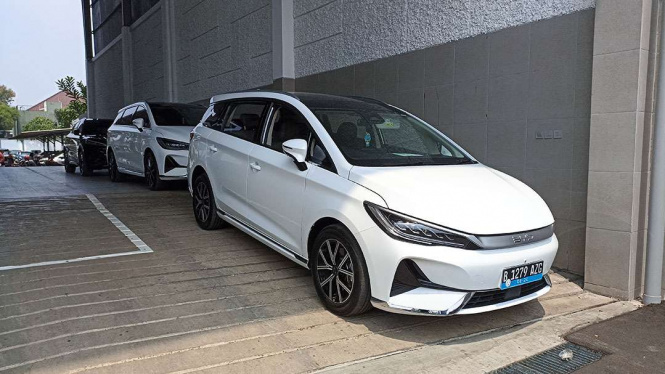Penjualan mobil listrik