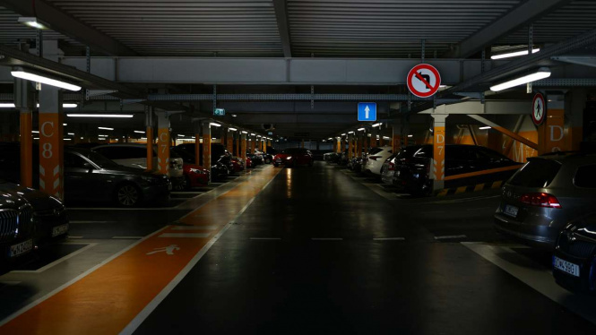 Bahaya Parkir Mobil Listrik di Basement Bahaya Parkir Mobil Listrik di Basement, 1. Langsung Masuk Tanpa Cek Tarif, 2. Parkir di Sembarang Area, 3. Tak Tahu Harus Komplain ke Mana, 4. Meninggalkan Barang Berharga di Kendaraan, 5. Jadi Sumber Penyebab Antrean Panjang, 6. Tidak Memastikan Keamanan Lokasi Parkir