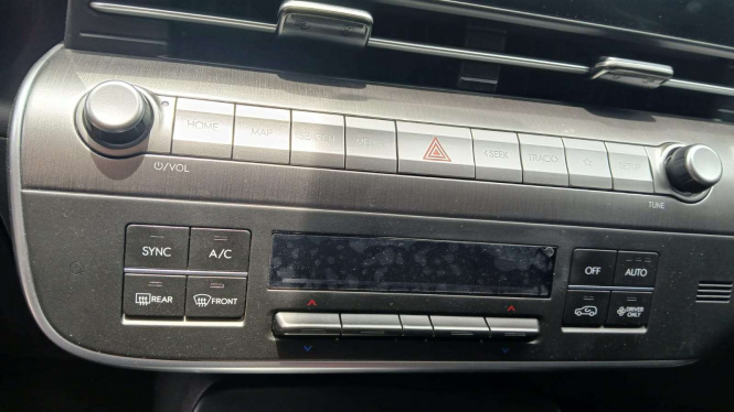 Hyundai Klaim Pengguna Mobil Lebih Suka Tombol Fisik di Kabin Hyundai Klaim Pengguna Mobil Lebih Suka Tombol Fisik di Kabin