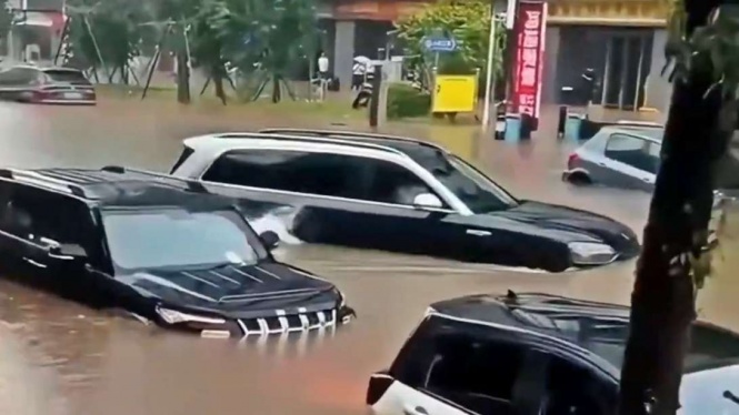 Fitur Canggih Huawei Aito M9, Punya ADAS Deteksi Banjir, Matikan Kendaraan, Hindari Kontak Langsung dengan Sistem Elektrik, Jangan Disentuh Sama Sekali, Periksa Kondisi Baterai, Dokumentasikan Kerusakan, Evakuasi Dengan Aman
