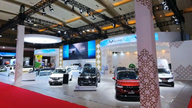 Diskon Wuling Almaz Hybrid di IIMS 2025 Diskon Wuling Almaz Hybrid di IIMS 2025