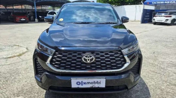 Toyota Kijang Innova Zenix Hybrid bekas
