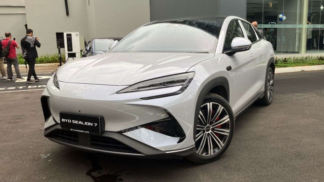 Mobil China Mulai Ancam Dominasi Jepang di RI, PR Rakit Lokal Dimulai Tahun Ini, Rapor Penjualan BYD dan Denza di Indonesia 2024-2025 (Total: 60.300 unit), BYD (Januari-Desember 2024), BYD (Januari-November 2025), Denza (Januari-November 2025)