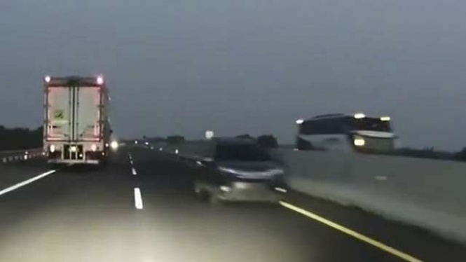 Kecelakaan Bus Bonek dan BR-V, Pahami Aturan Melawan Arus di Tol