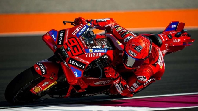 Marc Marquez berhasil keluar sebagai pemenang di MotoGP Qatar 2025 setelah menun