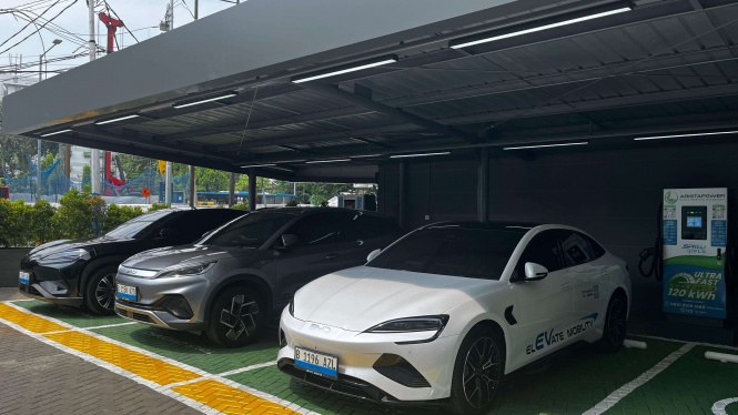Arista Resmikan Tujuh Diler BYD dan Satu Denza Serentak Hari Ini Arista Resmikan Tujuh Diler BYD dan Satu Denza Serentak Hari Ini