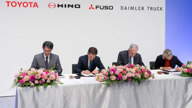 Mitsubishi Fuso dan Hino Kolaborasi Kembangkan Kendaraan Niaga